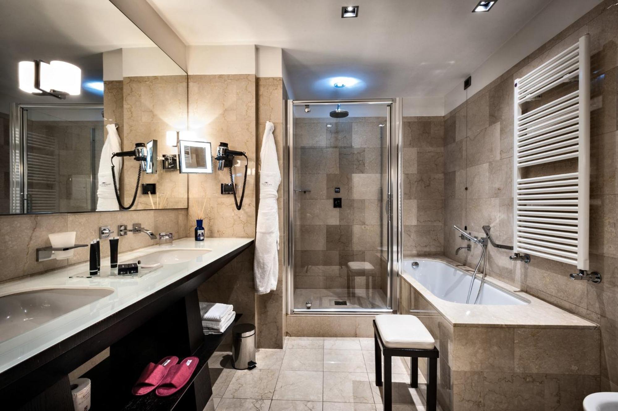 Crowne Plaza By Ihg Hotel 4*